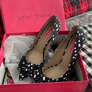Womens Betsy Johnson Black/white polka dot Heels. New condition, worn once